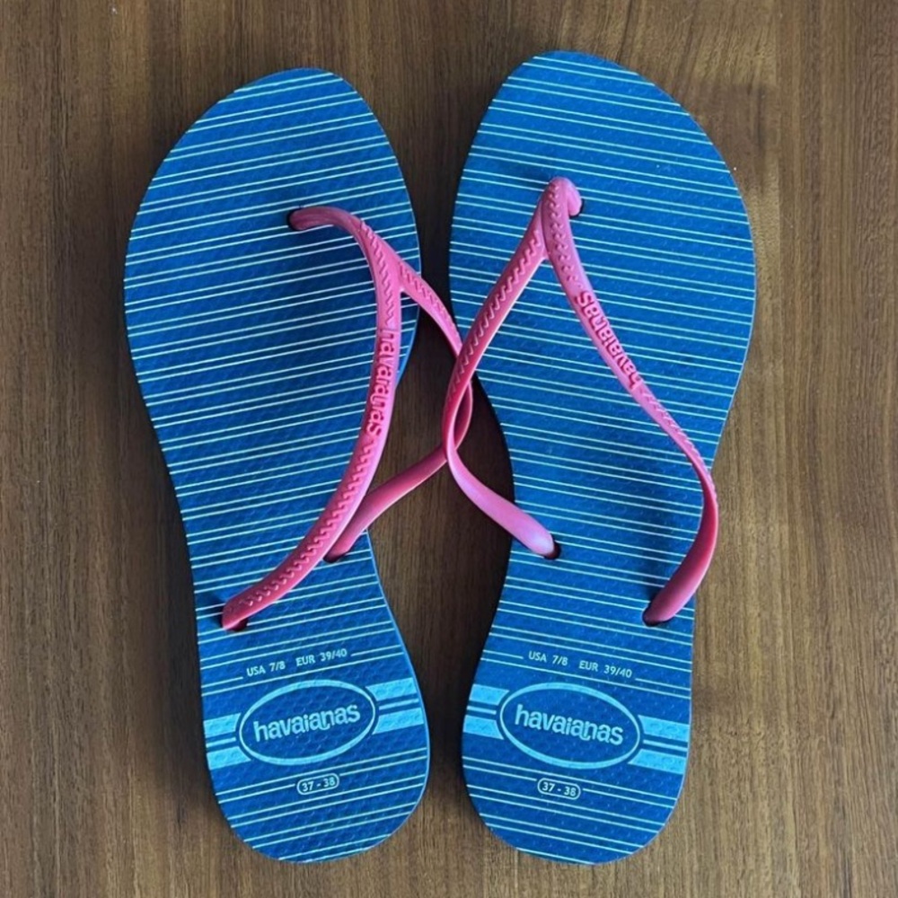 Havaianas women’s sandals (Size: 7/8)